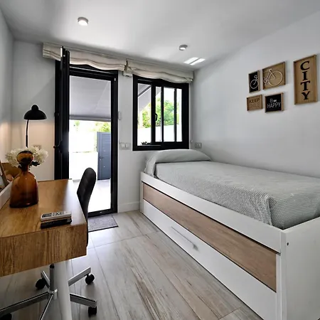Rent4 Malaga Chill House Дом отдыха *